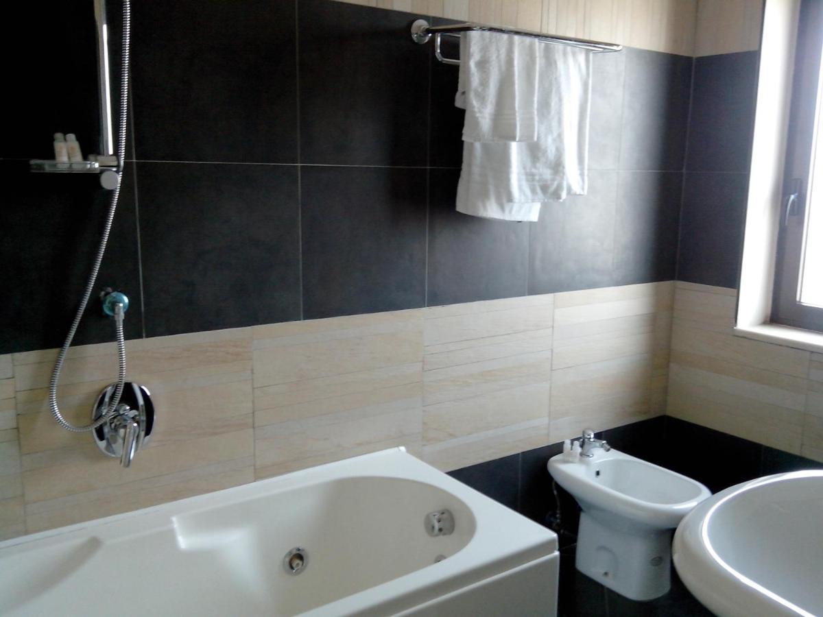 Hotel Briganti Qualiano Δωμάτιο φωτογραφία